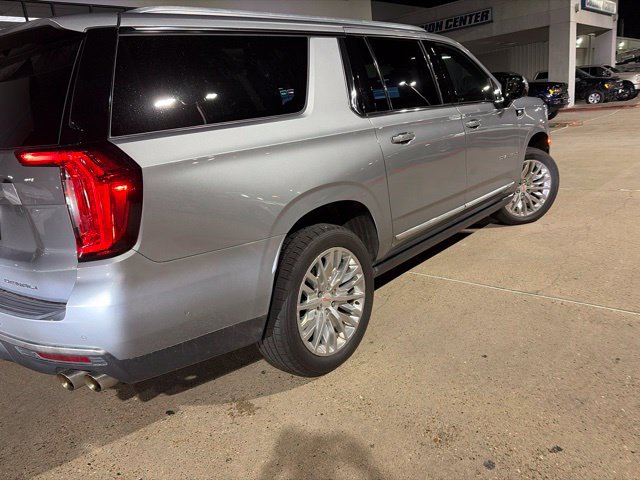 Used 2023 GMC Yukon XL Denali w/ Advanced Technology Package AWD/4WD image 11