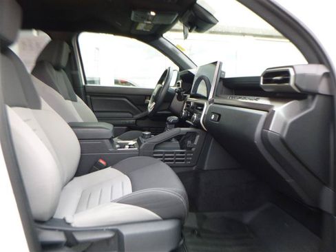 Used 2025 Toyota Tacoma TRD Off-Road AWD/4WD image 9