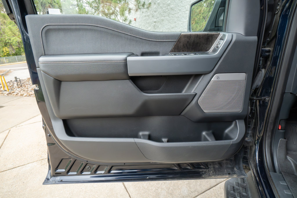 Used 2023 Ford F150 Lightning Lariat AWD/4WD image 7
