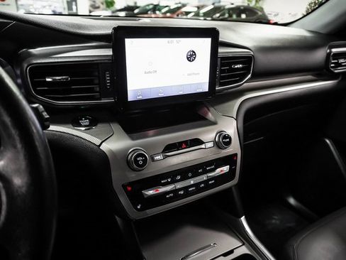 Used 2021 Ford Explorer XLT w/ Equipment Group 202A image 15