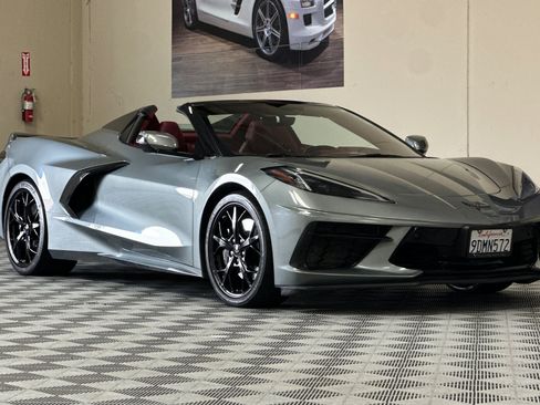 Used 2022 Chevrolet Corvette Stingray Premium Conv w/ Z51 Performance Package RWD image 2