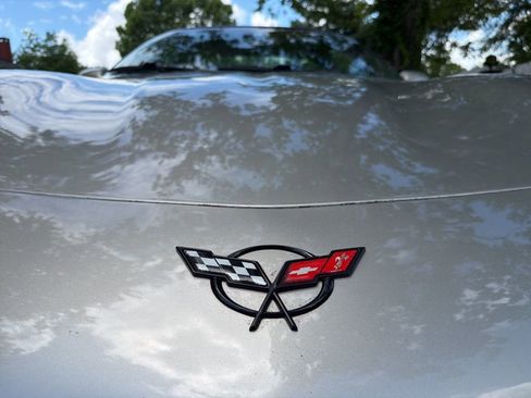 Used 2000 Chevrolet Corvette Coupe w/ Roof Pkg RWD image 15