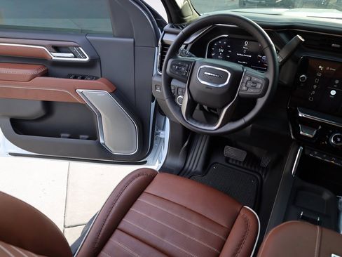 Used 2026 GMC Sierra 3500 Denali Ultimate image 19