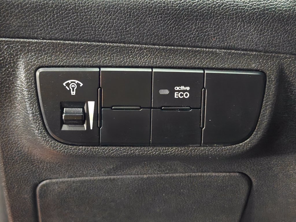 Used 2016 Hyundai Veloster w/ Option Group 02 FWD image 33
