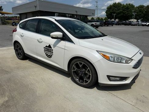 Used 2016 Ford Focus Titanium FWD image 4