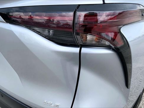 Used 2025 Toyota Sienna XLE w/ XLE Plus Package FWD image 30