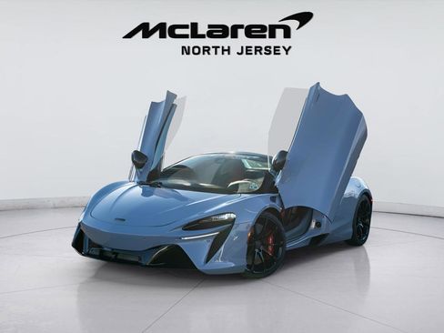 Used 2025 McLaren Artura Spider image 2