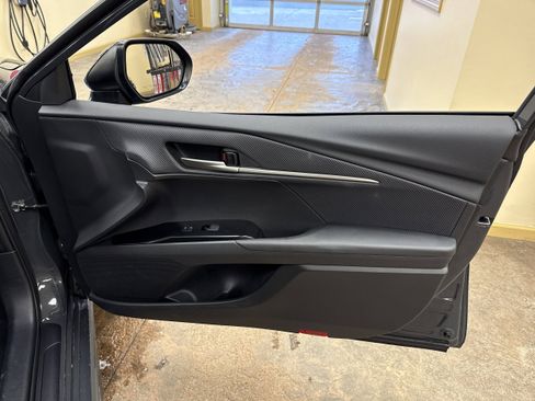 Used 2025 Toyota Camry SE w/ Convenience Package image 21