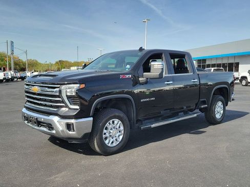 Used 2024 Chevrolet Silverado 2500 LTZ w/ LTZ Convenience Package image 2