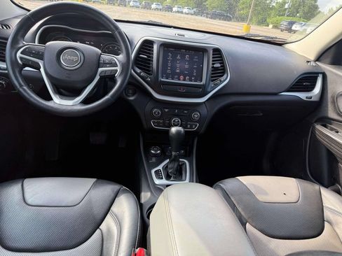 Used 2014 Jeep Cherokee Limited w/ Luxury Group AWD/4WD image 3