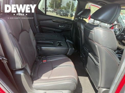 Used 2025 Honda Pilot Black Edition image 38