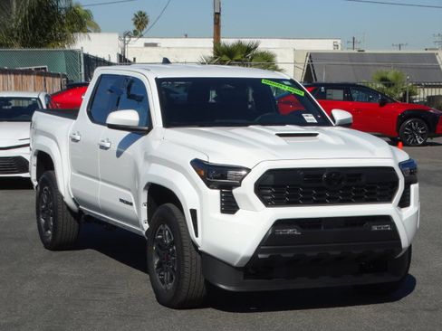 New 2026 Toyota Tacoma TRD Sport image 2