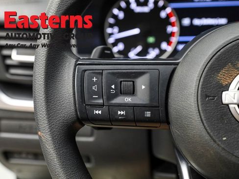 Used 2023 Nissan Rogue S image 15