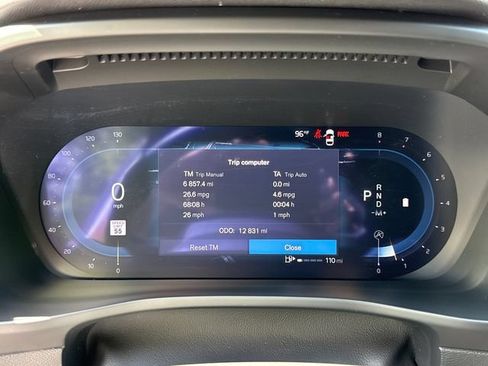 Used 2025 Volvo XC40 B5 Plus AWD/4WD image 33