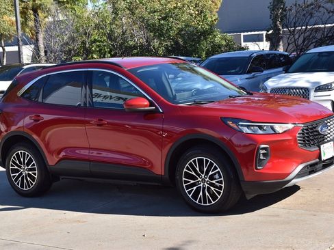 Used 2024 Ford Escape SE image 5