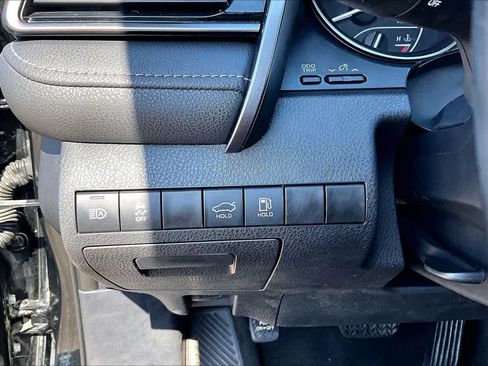 Used 2022 Toyota Camry SE image 32
