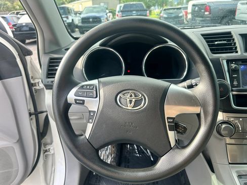 Used 2013 Toyota Highlander FWD image 20