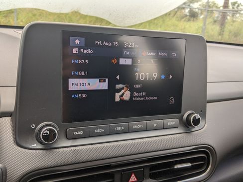 Used 2023 Hyundai Kona SE w/ Cargo Package image 14