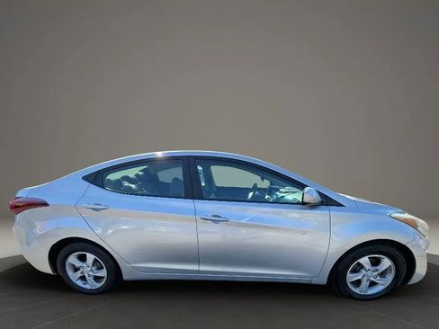 Used 2015 Hyundai Elantra SE FWD image 4