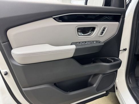 New 2025 Honda Pilot EX-L image 8