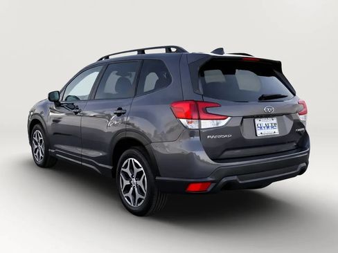 Used 2022 Subaru Forester Premium AWD/4WD image 5