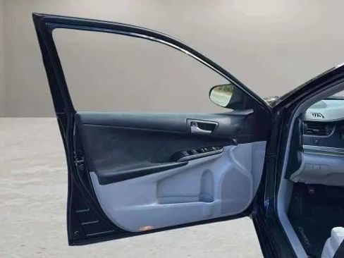 Used 2012 Toyota Camry LE image 18