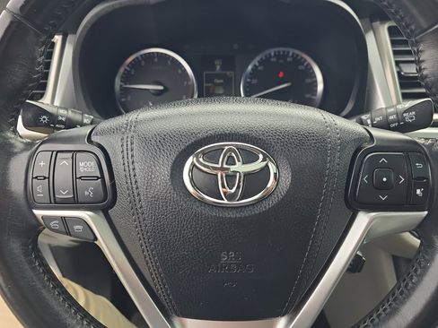 Used 2015 Toyota Highlander XLE AWD/4WD image 28