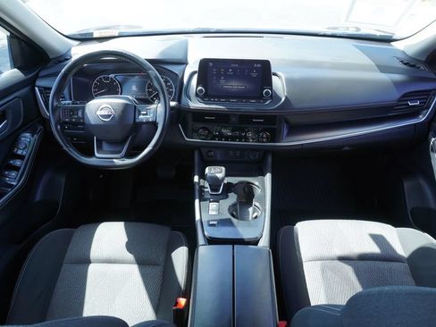 Certified 2025 Nissan Rogue SV FWD image 11