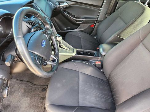 Used 2016 Ford Focus SE w/ SE Sport Package image 7