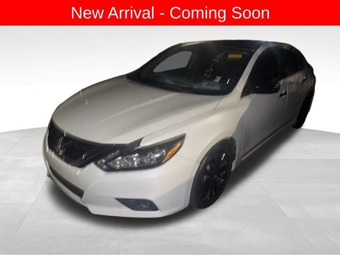 Used 2017 Nissan Altima 2.5 SR w/ Midnight Edition Package image 2