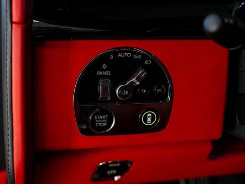 Used 2022 Rolls-Royce Phantom Sedan image 40