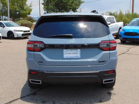 Used 2025 Honda Pilot Sport image 5