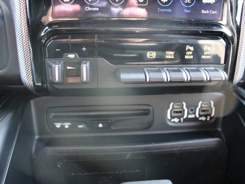 Used 2019 RAM 3500 Limited image 39