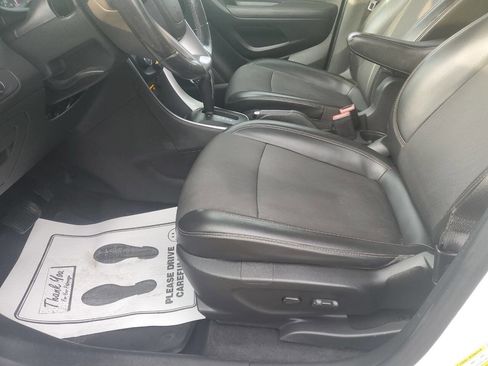 Used 2019 Chevrolet Trax LT w/ LT Convenience Package image 8