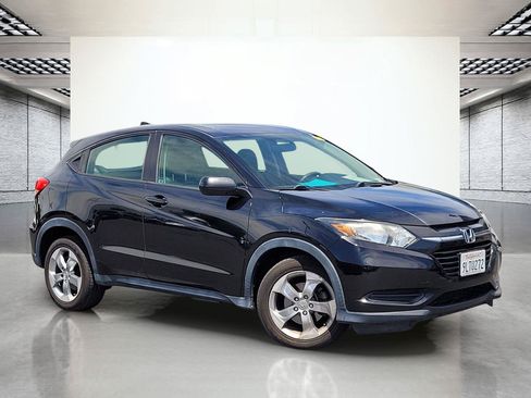 Used 2017 Honda HR-V LX image 2