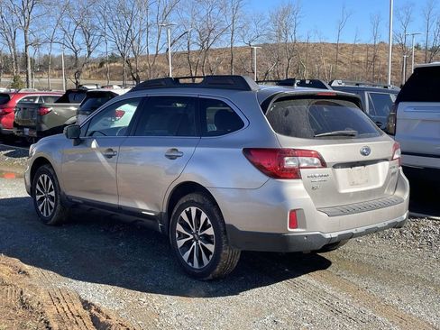 Used 2017 Subaru Outback 2.5i Limited image 3