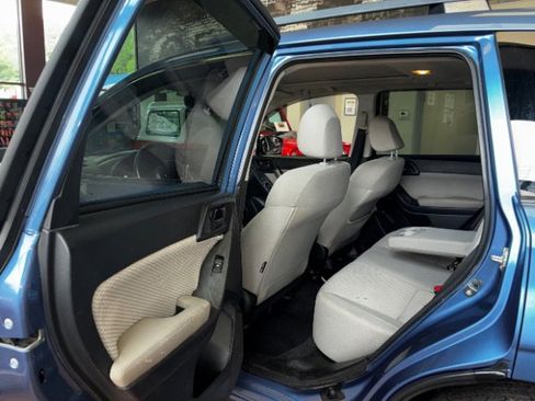 Used 2017 Subaru Forester 2.5i Premium w/ All-Weather Package AWD/4WD image 17