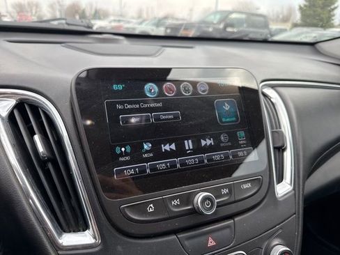 Used 2017 Chevrolet Malibu LT w/ Leather Package image 21