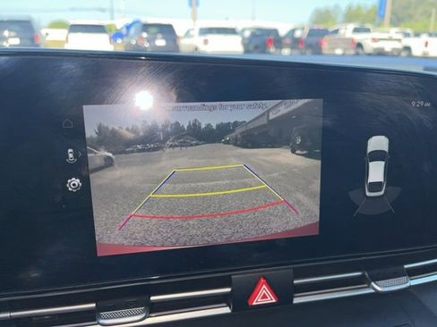 Used 2022 Hyundai Elantra Limited image 14