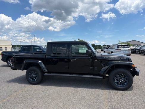 New 2026 Jeep Gladiator Sport AWD/4WD image 2