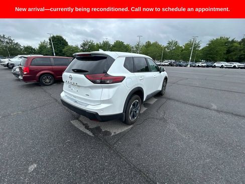 Used 2025 Nissan Rogue SV AWD/4WD image 5