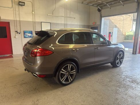 Used 2012 Porsche Cayenne S AWD/4WD image 8
