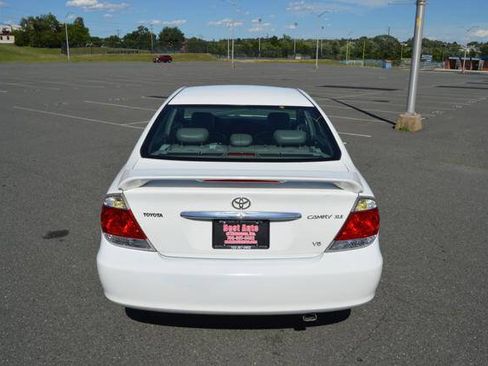 Used 2006 Toyota Camry XLE FWD image 10