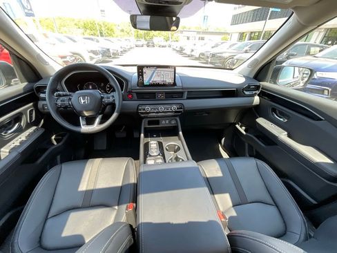 Used 2023 Honda Pilot Touring image 9