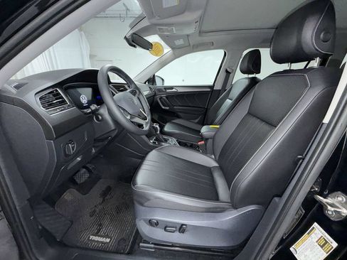 Used 2024 Volkswagen Tiguan SE w/ Panoramic Sunroof Package AWD/4WD image 12