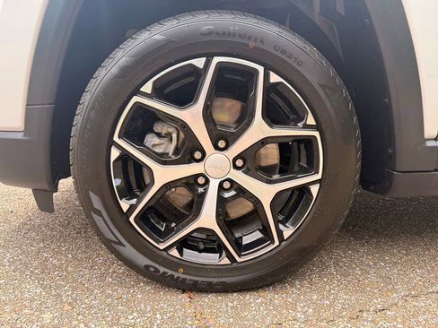 Used 2024 Jeep Compass Limited AWD/4WD image 10