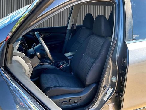 Used 2018 Nissan Rogue SV w/ Premium Package AWD/4WD image 26