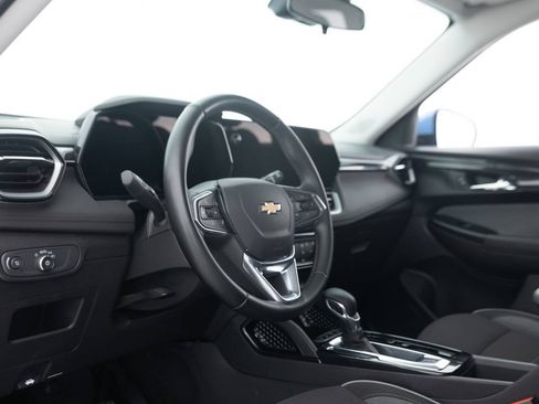 Used 2024 Chevrolet TrailBlazer LT w/ LT Cold Weather Package AWD/4WD image 25