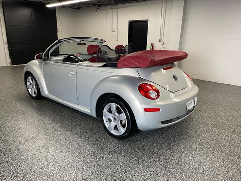 Used 2009 Volkswagen Beetle Blush FWD image 15