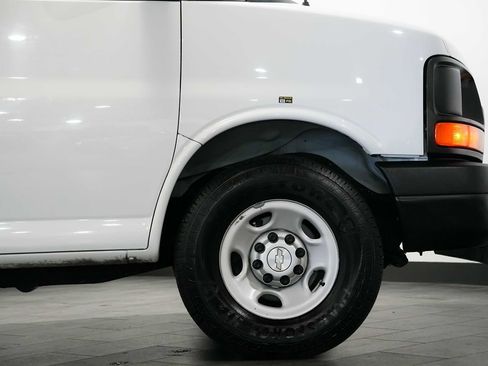 Used 2015 Chevrolet Express 2500 RWD image 9
